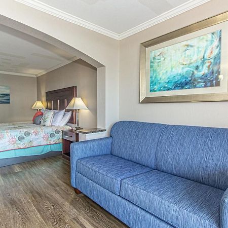 Ocean View King Suite With Modern Decor And Accents - Caravelle Resort 605 Sleeps 4 Guests เมอร์เทิลบีช ภายนอก รูปภาพ