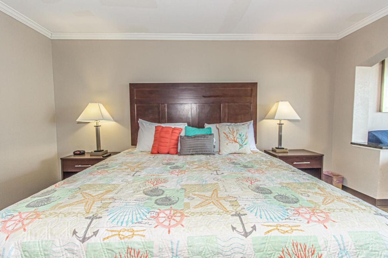 Ocean View King Suite With Modern Decor And Accents - Caravelle Resort 605 Sleeps 4 Guests เมอร์เทิลบีช ภายนอก รูปภาพ